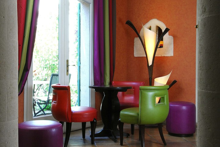 Lounge 49 of 60
