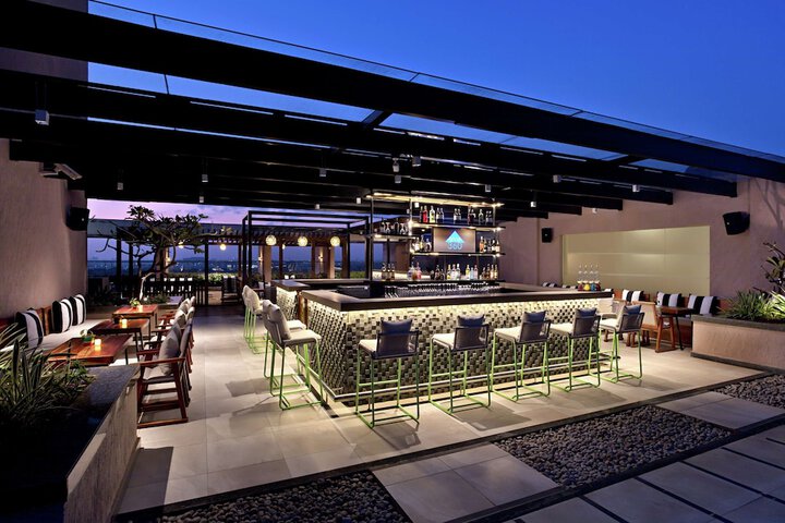 Lounge 59 of 77