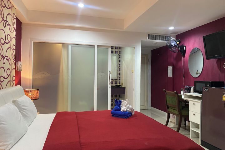 Room 18 of 77