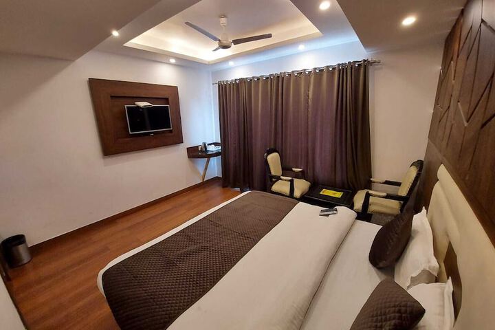 Room 8 of 27