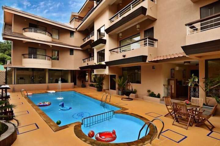 Hotel Pool