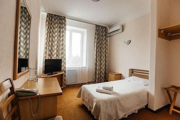 Room 8 of 44