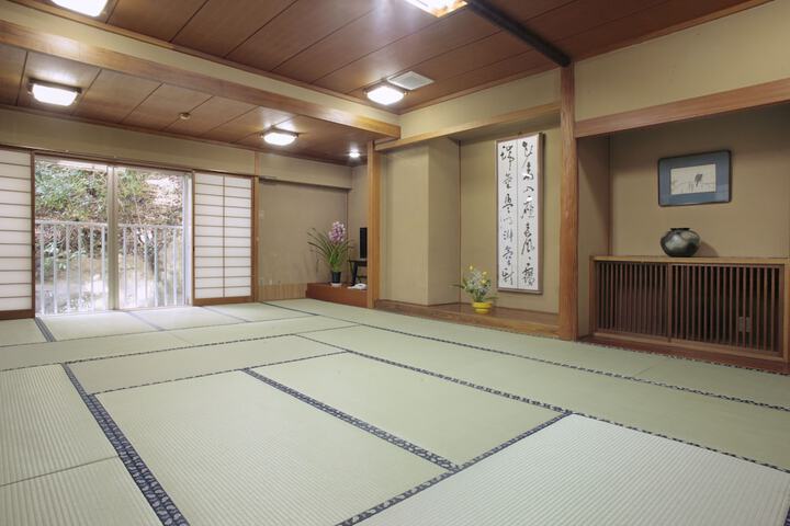 Room 16 of 94