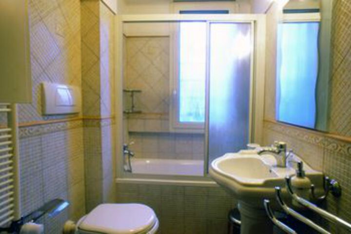 Room 4 of 20