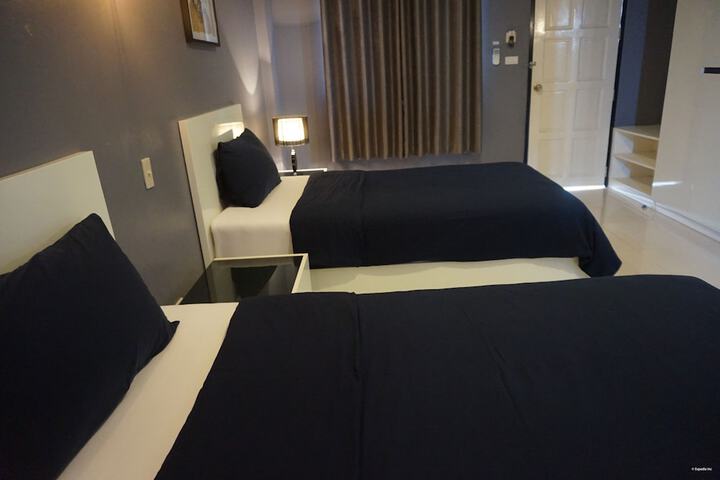 Room 7 of 18