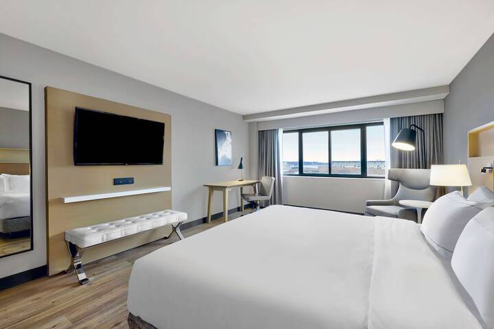 1 King Bed (32 of 38)