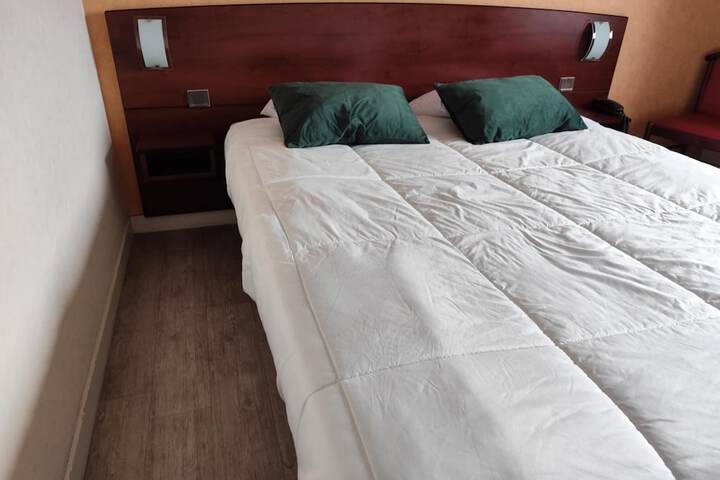 Room 18 of 113