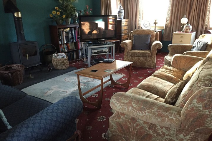 Room 8 of 12
