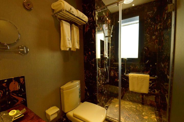 Room 2 of 9