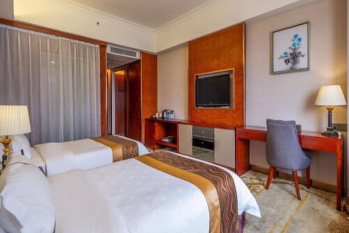 Room 15 of 32