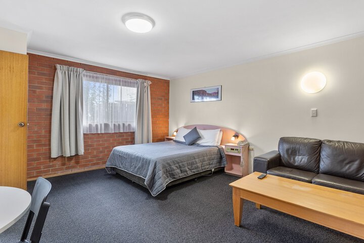 Room 5 of 27