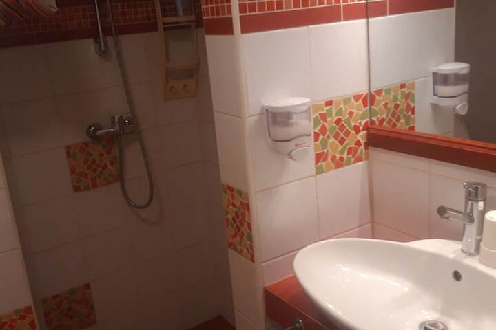 Room 46 of 82