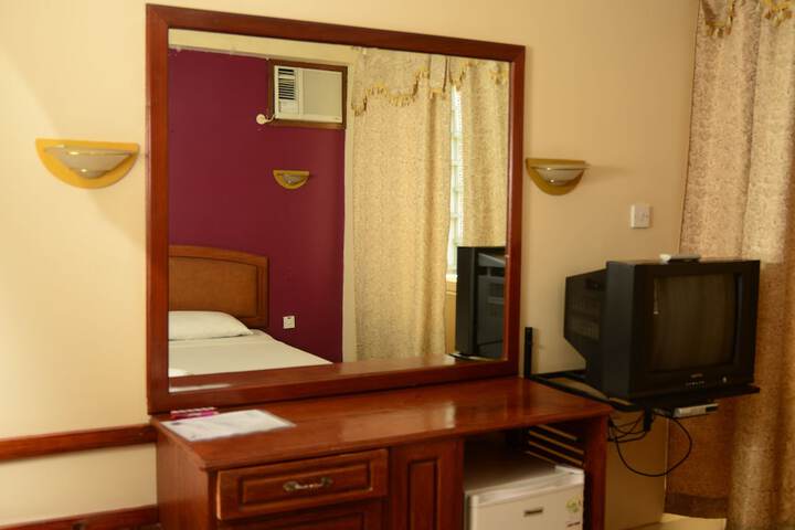 Room 12 of 46