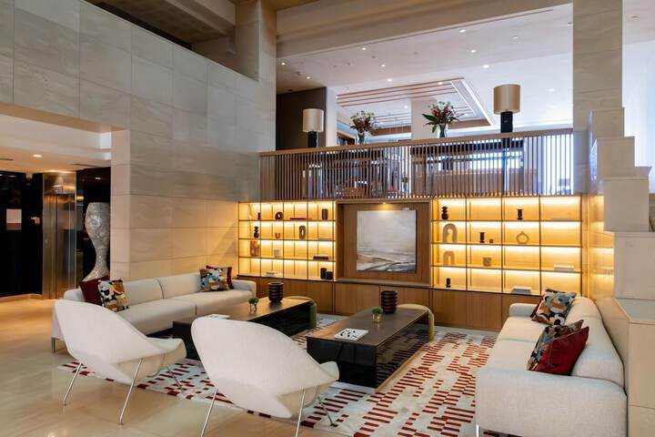Entrance & Lobby