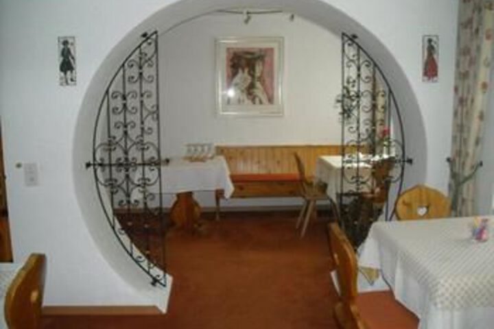 Dining 76 of 81
