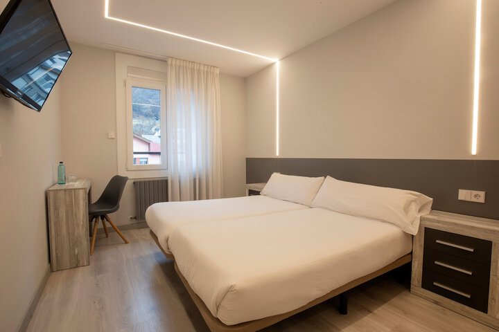 Room 10 of 37