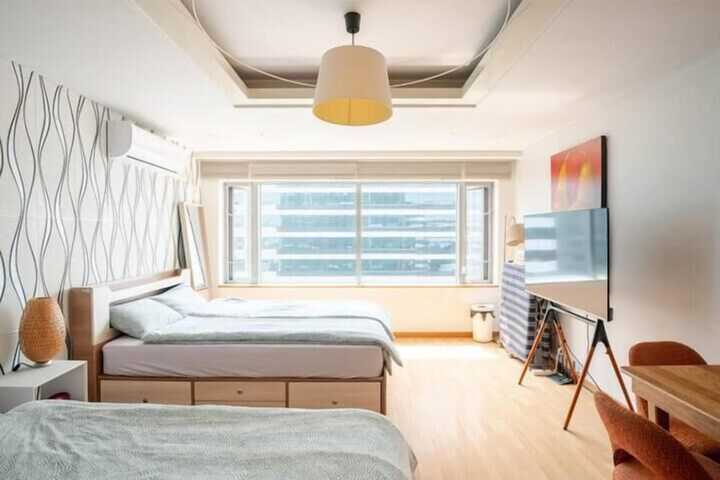 Room 6 of 15