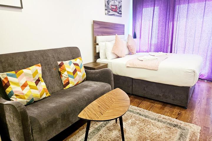 Lounge 50 of 67