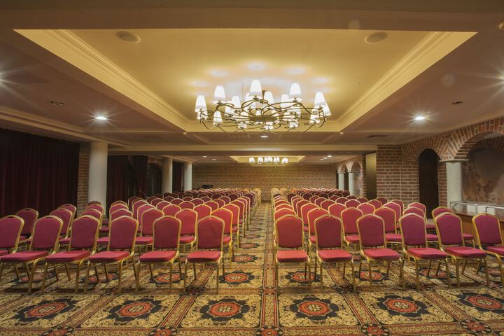 Ballroom/Hall 64 of 72