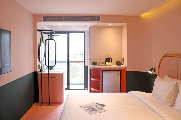 Room 10 of 155