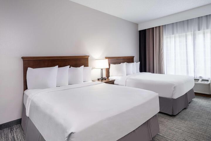 1 Queen Bed Accessible (6 of 7)