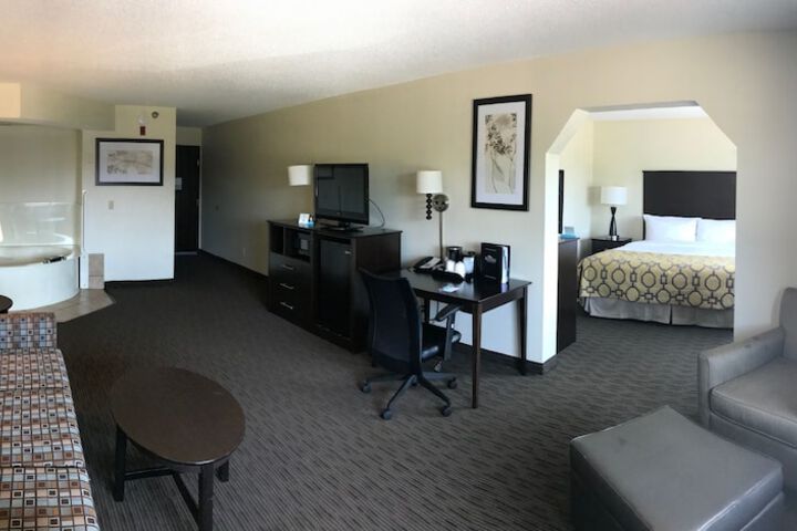 1 King Bed (5 of 16)