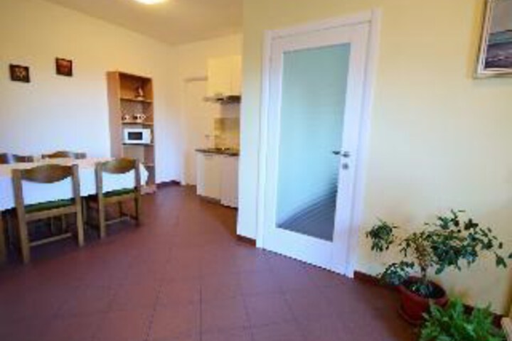Room 8 of 12