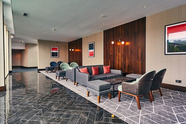 Entrance & Lobby