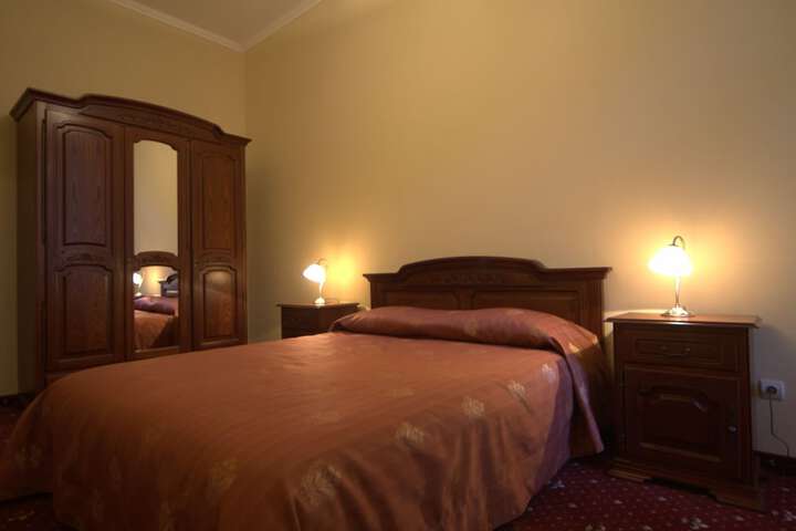 Room 18 of 33