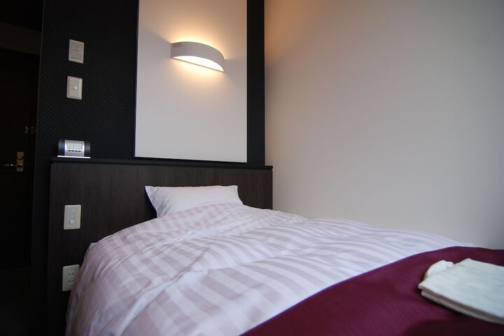 Room 12 of 25