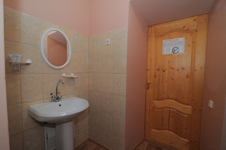 Room 75 of 100