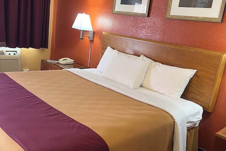 Standard Single King Bed (8 of 13)
