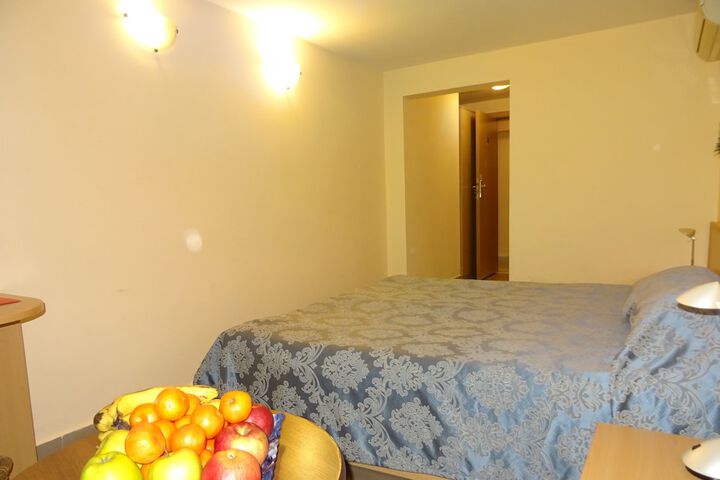 Room 52 of 85