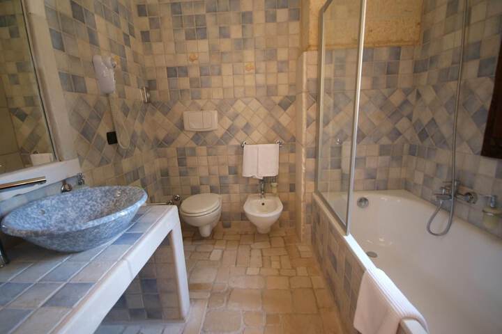 Room 20 of 49