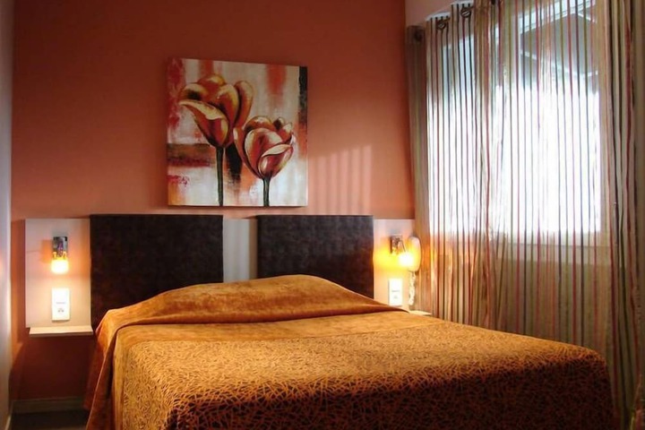 Room 27 of 49