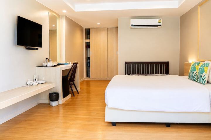 Room 40 of 198