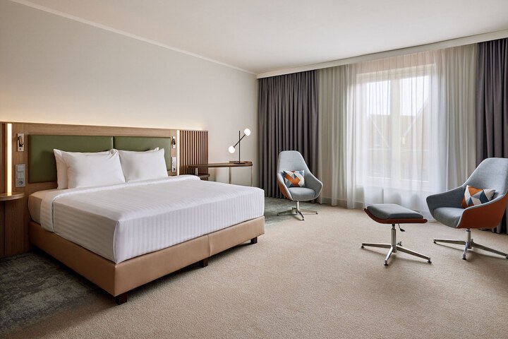 Room 5 of 33