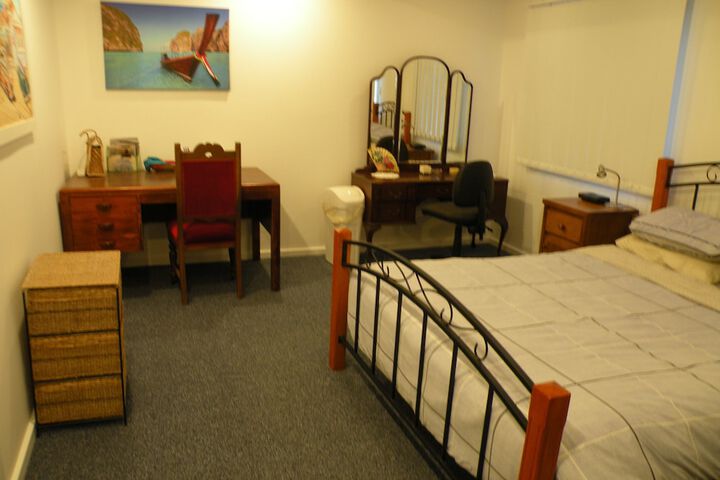 Room 6 of 12