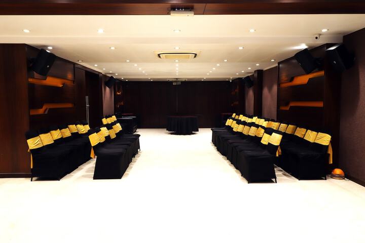 Ballroom/Hall 59 of 68
