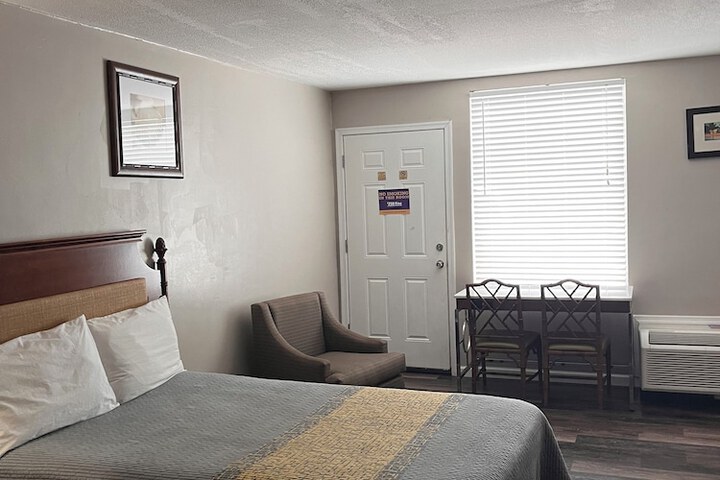 Single King Bed (7 of 15)