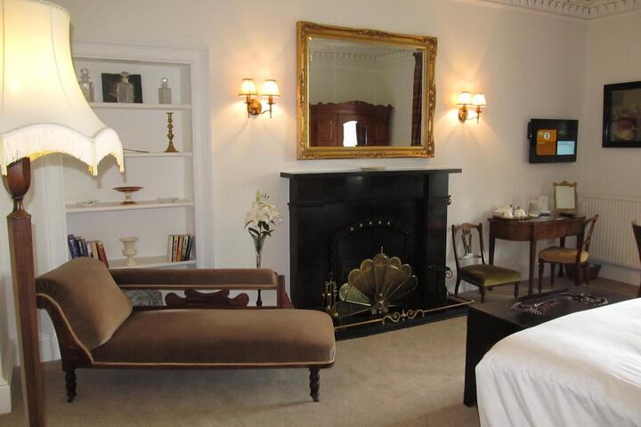 Room 16 of 48