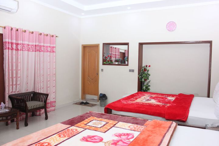 Room 9 of 33