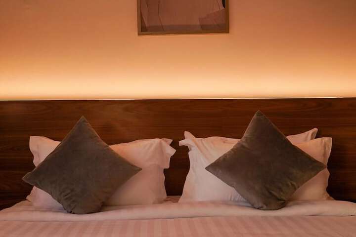 Room 6 of 27