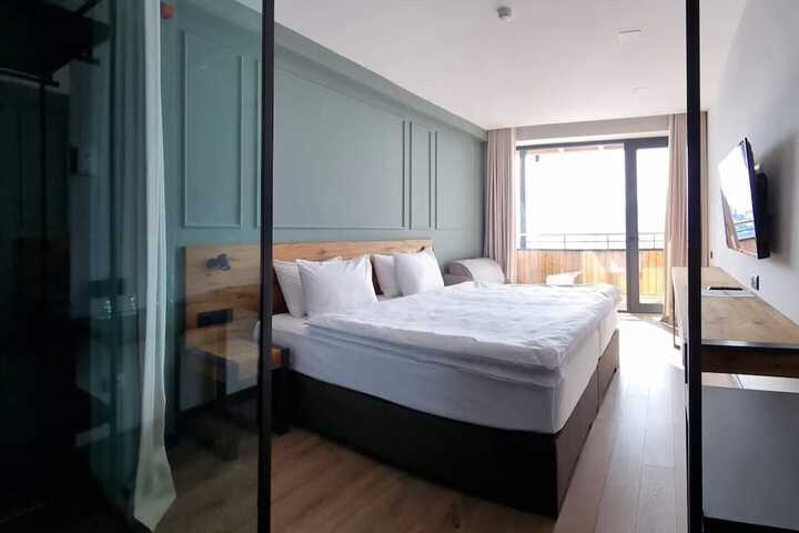 Room 37 of 69