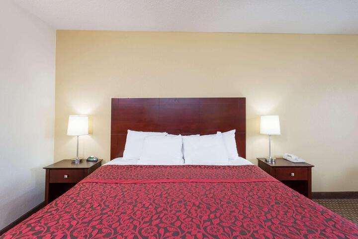 1 King Bed (11 of 14)