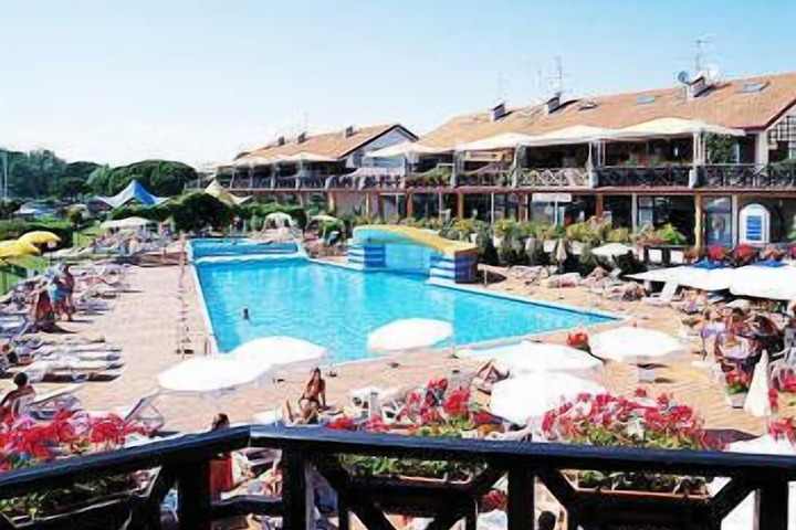 Pools & Facilities
