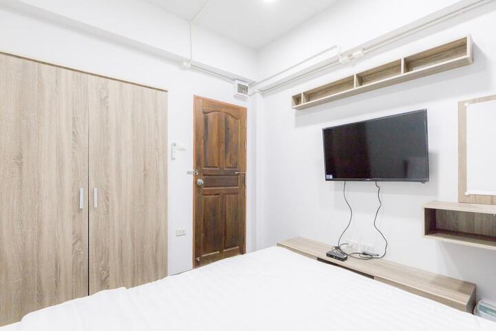 Room 11 of 34