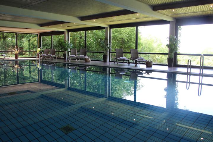 Pool Hotel