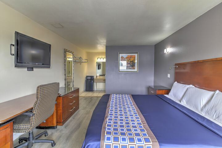 Renovated Standard King Bed (21 of 21)