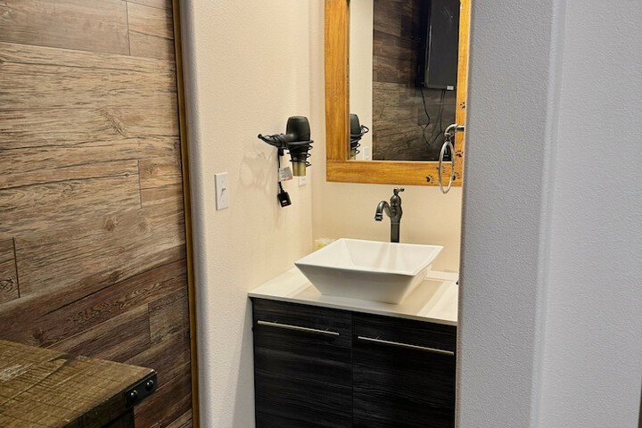 Room 6 of 30